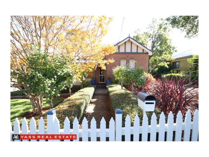 7 Petit Street, Yass NSW 2582