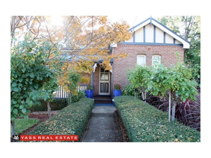 7 Petit Street, Yass NSW 2582