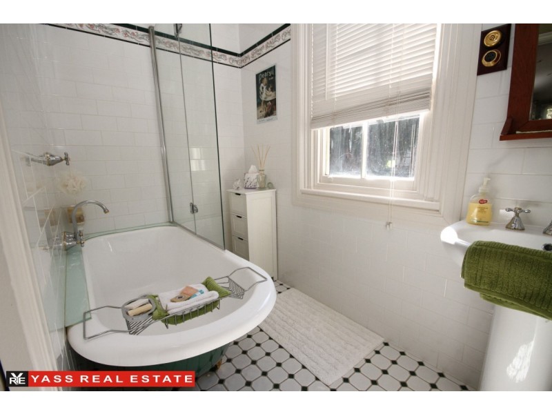 7 Petit Street, Yass NSW 2582