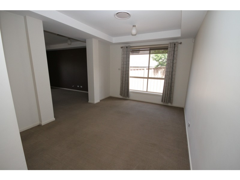 8 Settlers Court, Yass NSW 2582