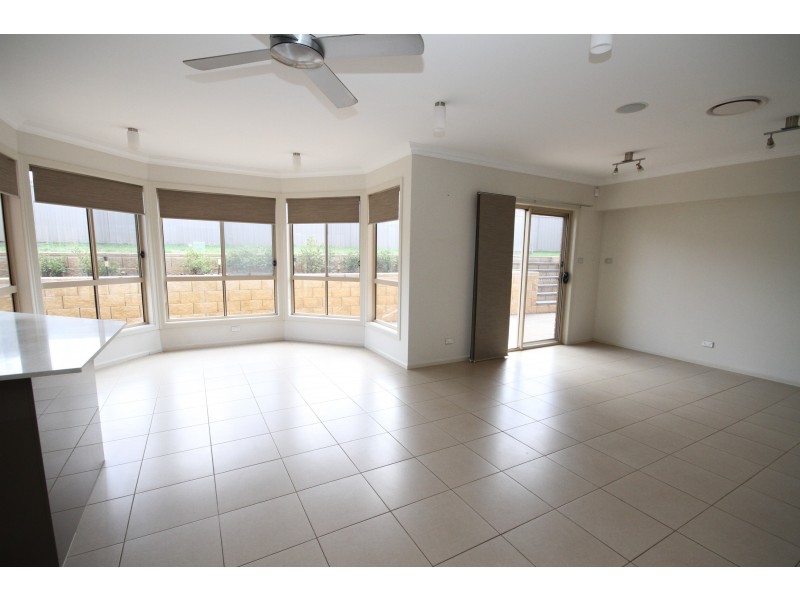 8 Settlers Court, Yass NSW 2582