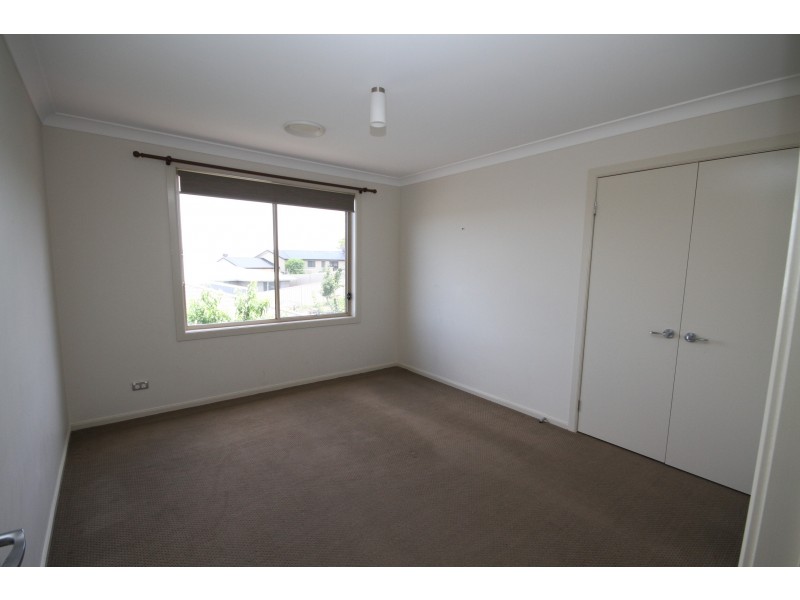 8 Settlers Court, Yass NSW 2582