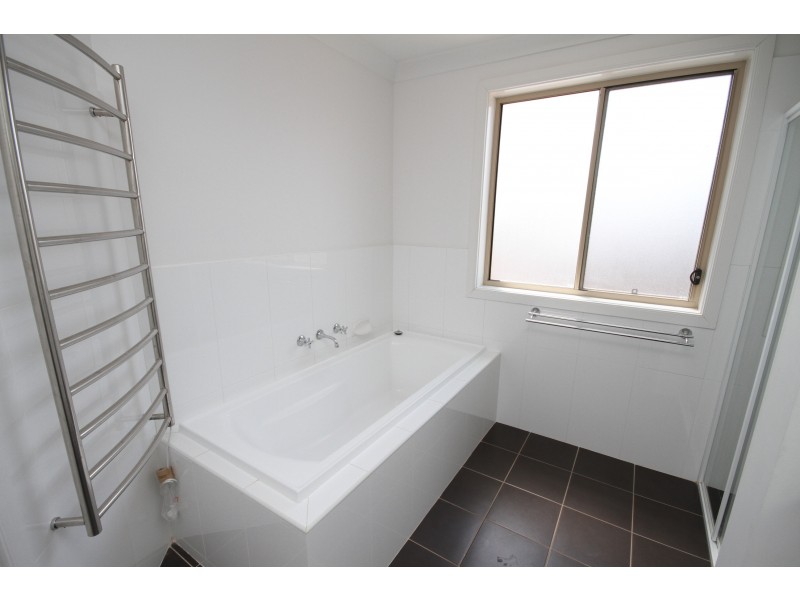 8 Settlers Court, Yass NSW 2582