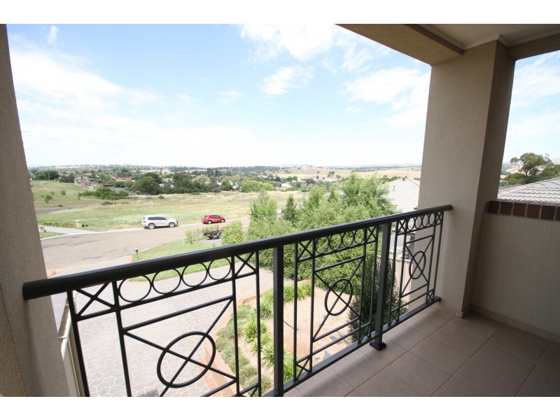 8 Settlers Court, Yass NSW 2582