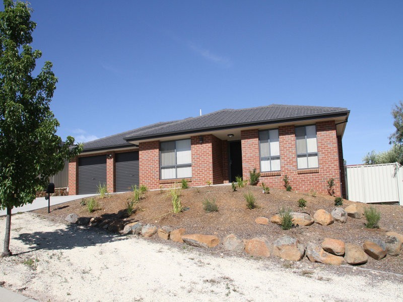 3 Mckenna Avenue, Yass NSW 2582