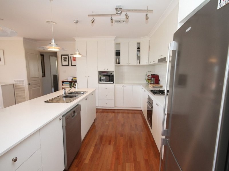 3 Mckenna Avenue, Yass NSW 2582