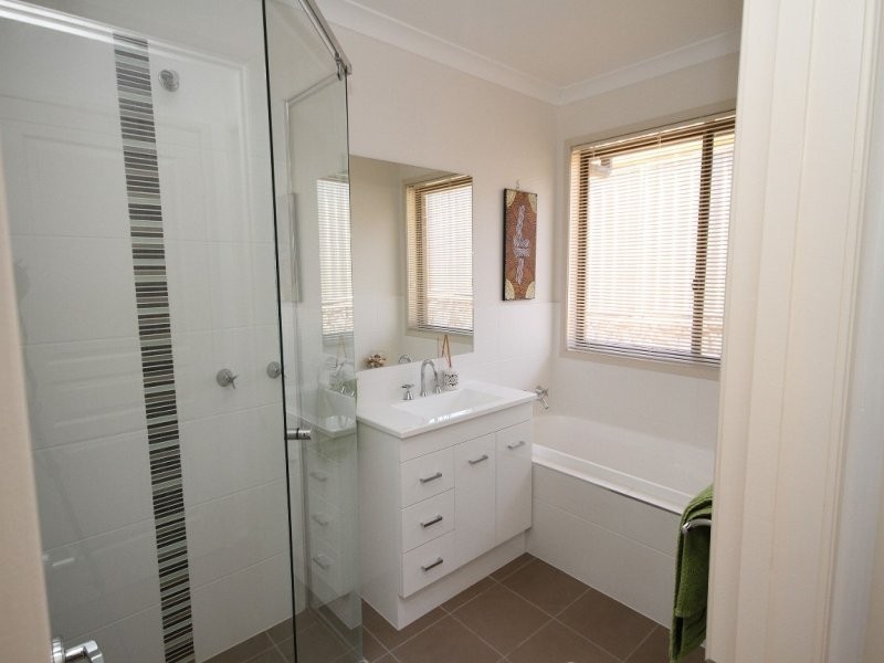 3 Mckenna Avenue, Yass NSW 2582