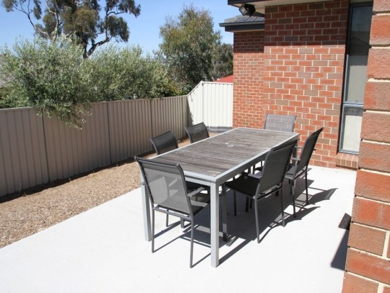 3 Mckenna Avenue, Yass NSW 2582
