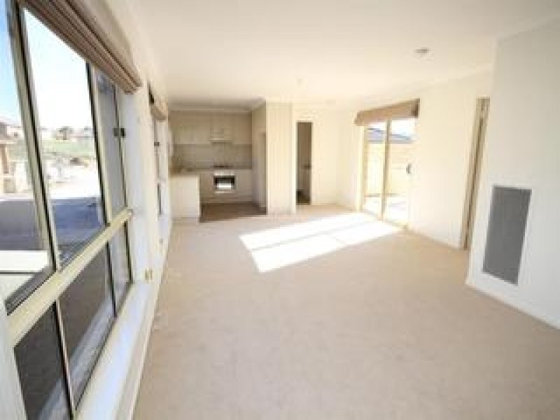 25/11 Julian Place, Yass NSW 2582