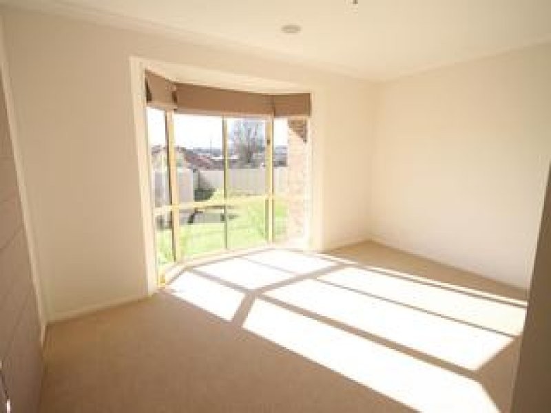 25/11 Julian Place, Yass NSW 2582