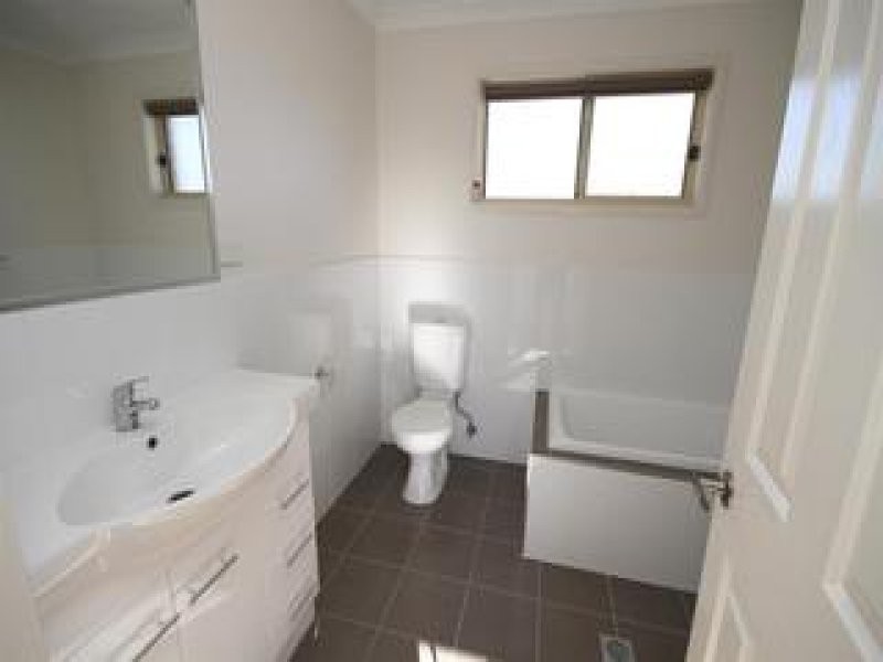 25/11 Julian Place, Yass NSW 2582