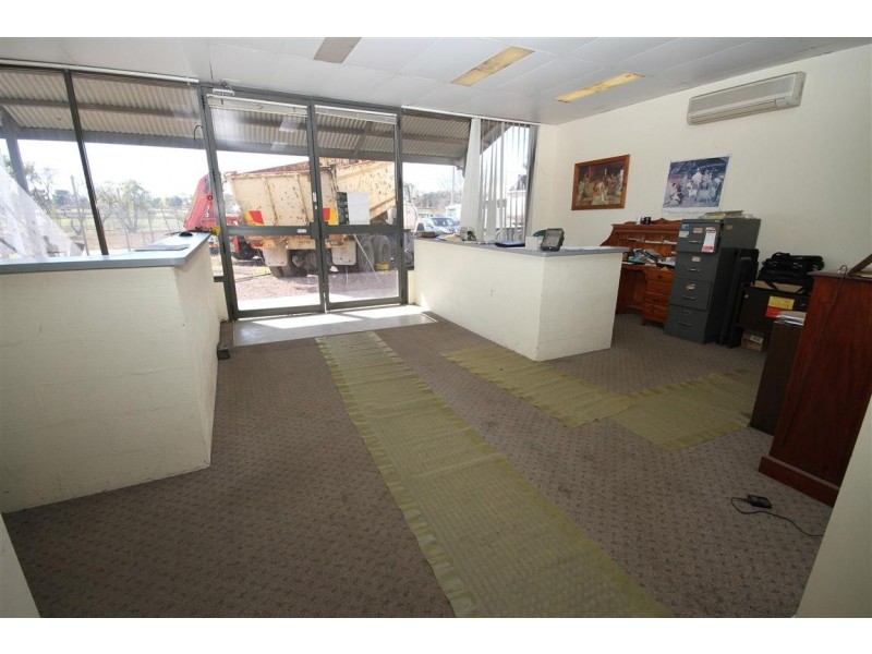 16 Yass Valley Way, Yass NSW 2582