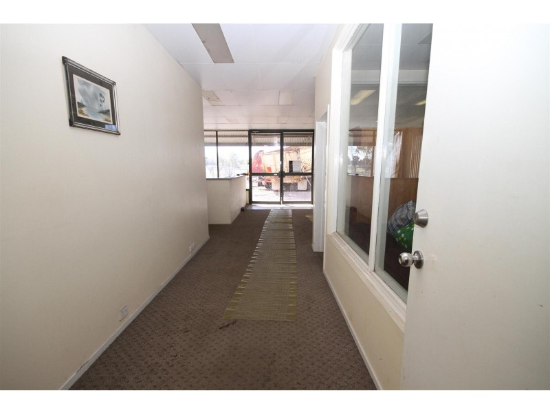 16 Yass Valley Way, Yass NSW 2582