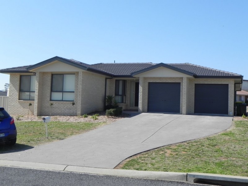 2 Henry Place, Yass NSW 2582