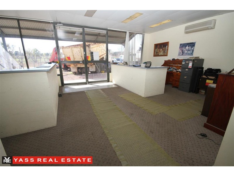 16 Yass Valley Way, Yass NSW 2582