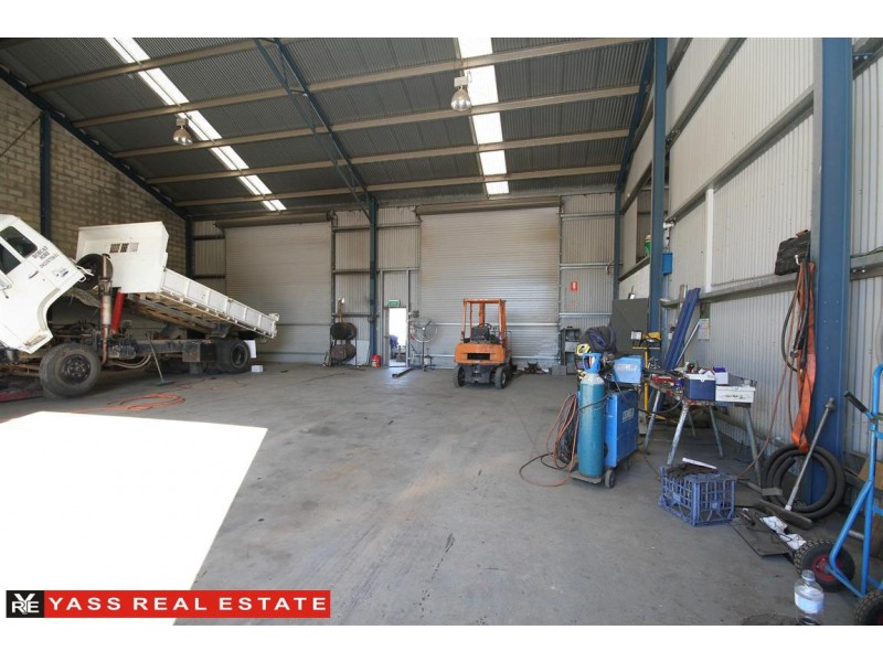 16 Yass Valley Way, Yass NSW 2582