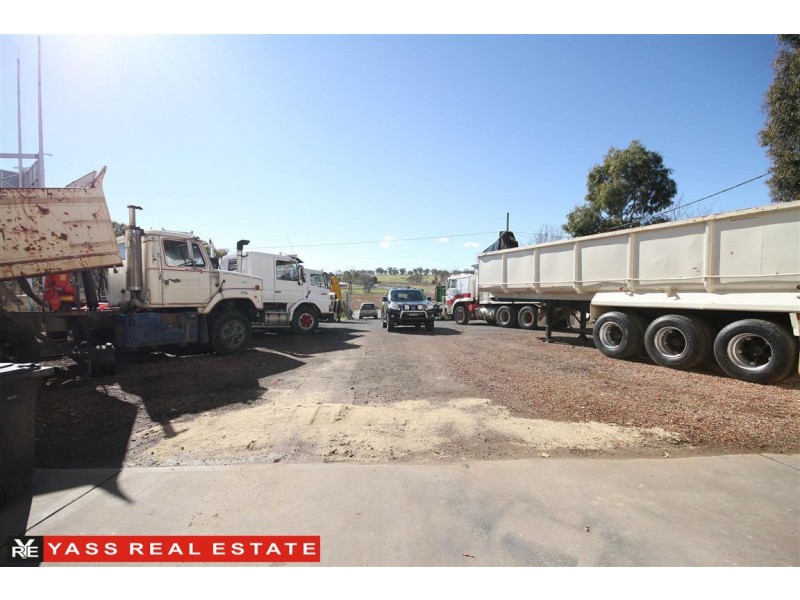 16 Yass Valley Way, Yass NSW 2582