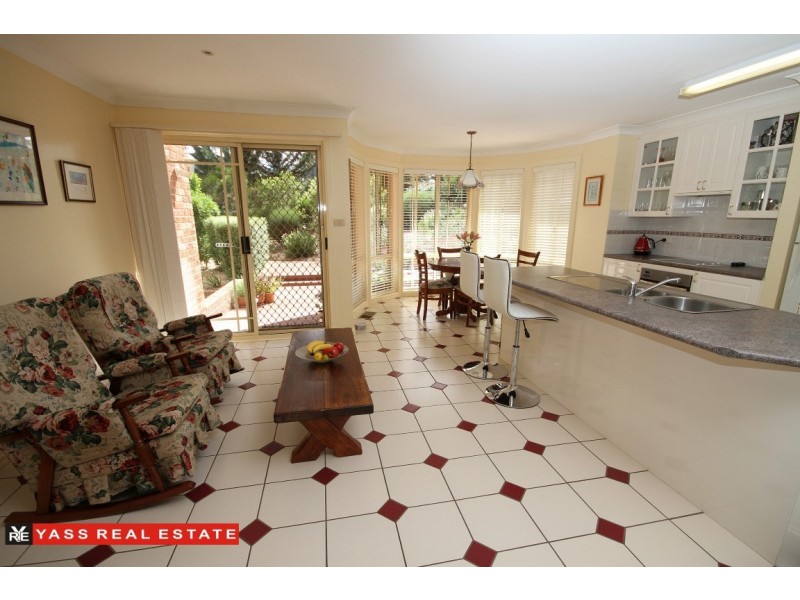 10 Walker Place, Yass NSW 2582