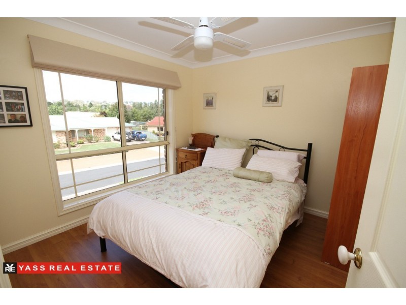 10 Walker Place, Yass NSW 2582