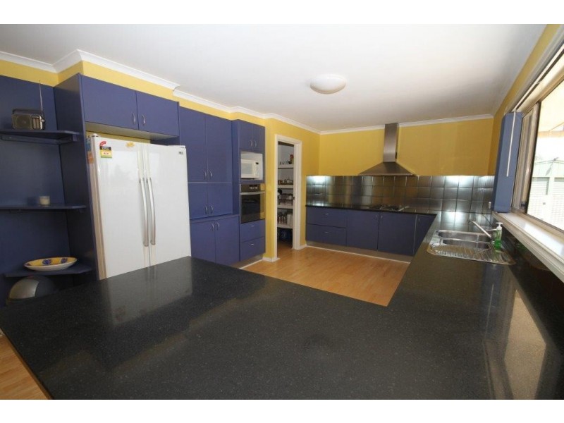 4 Mort Lane, Yass NSW 2582