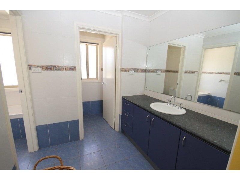 4 Mort Lane, Yass NSW 2582