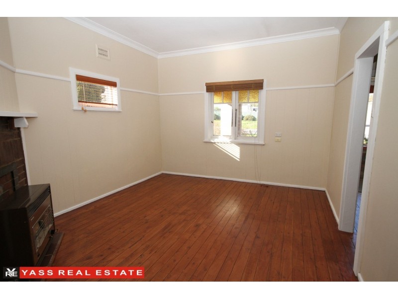 60 Laidlaw Street, Yass NSW 2582