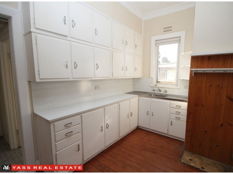 60 Laidlaw Street, Yass NSW 2582