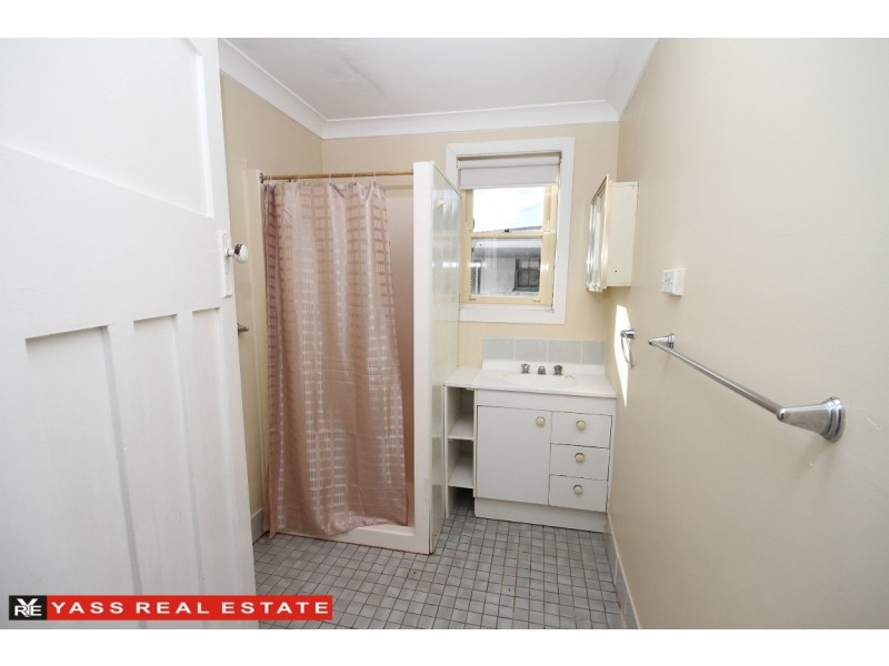 60 Laidlaw Street, Yass NSW 2582