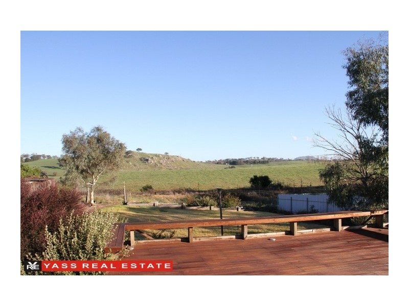 60 Laidlaw Street, Yass NSW 2582