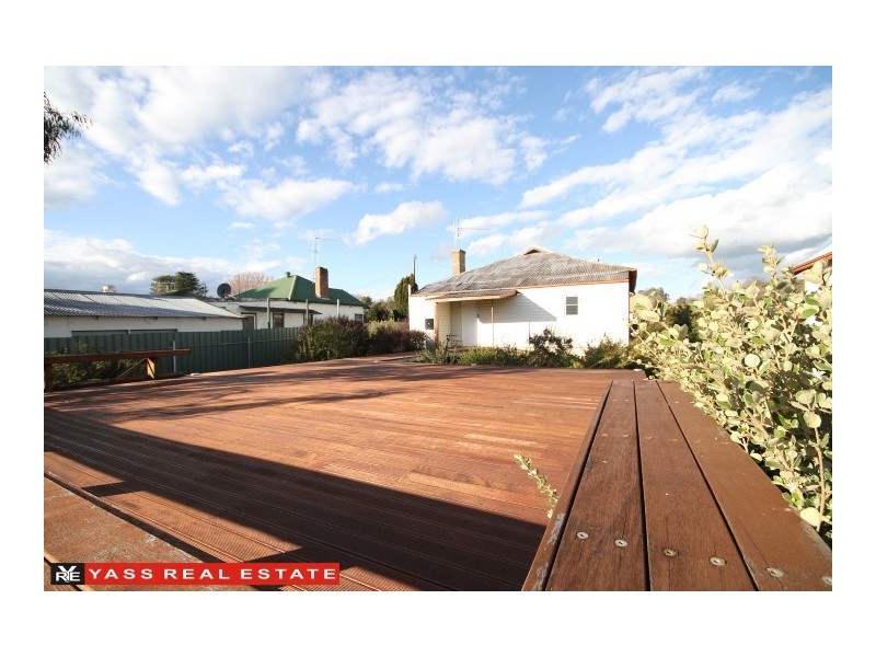 60 Laidlaw Street, Yass NSW 2582