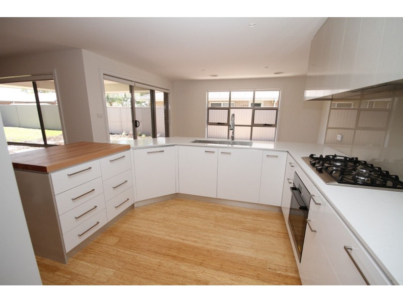 19 Mckenna Avenue, Yass NSW 2582