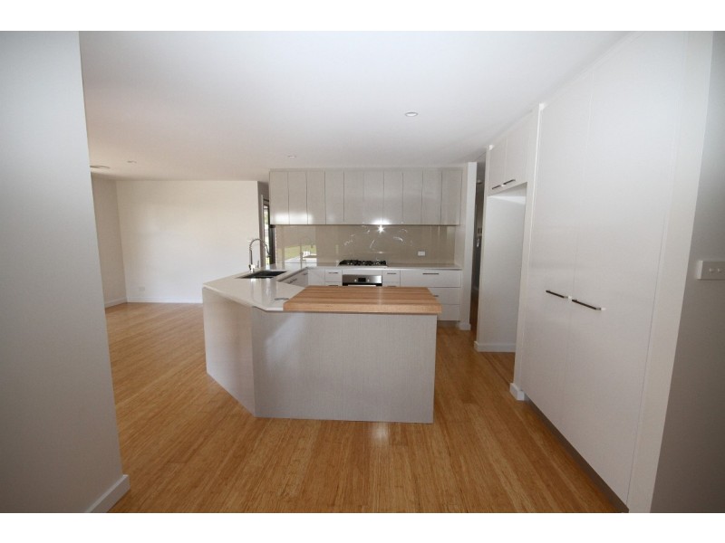 19 Mckenna Avenue, Yass NSW 2582