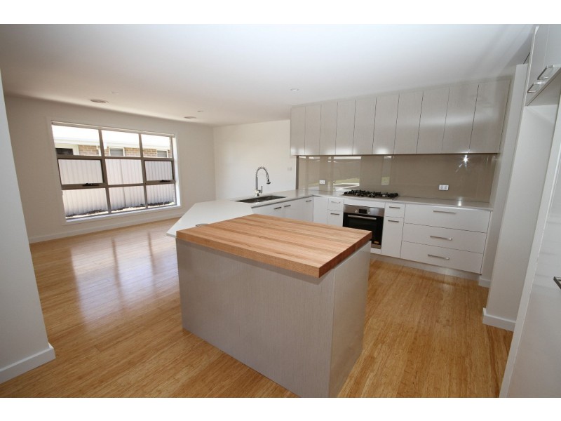 19 Mckenna Avenue, Yass NSW 2582