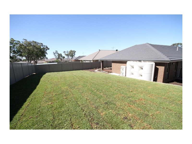 19 Mckenna Avenue, Yass NSW 2582