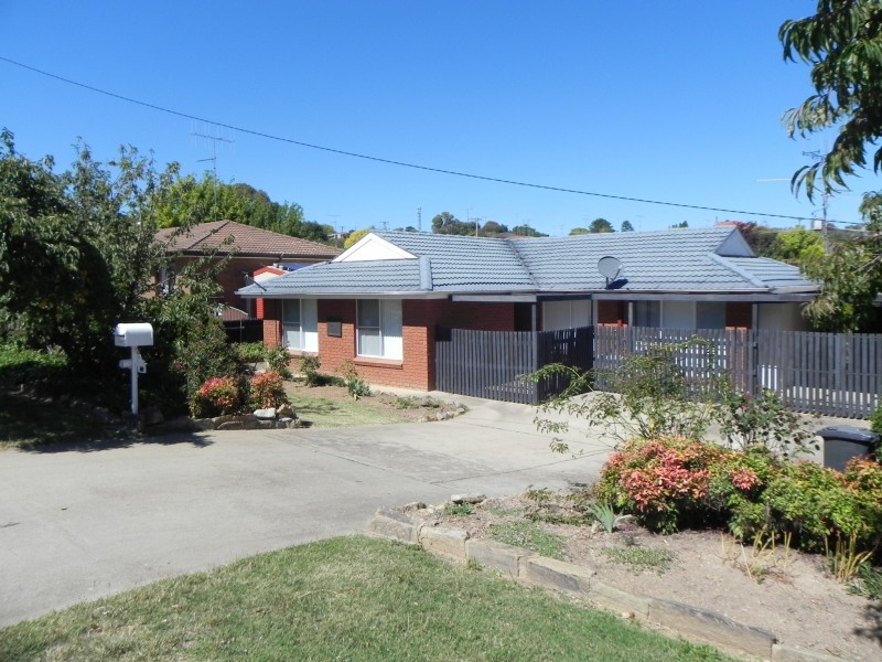 27 Merriman Drive, Yass NSW 2582