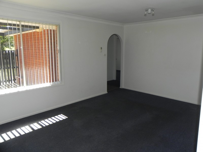 27 Merriman Drive, Yass NSW 2582