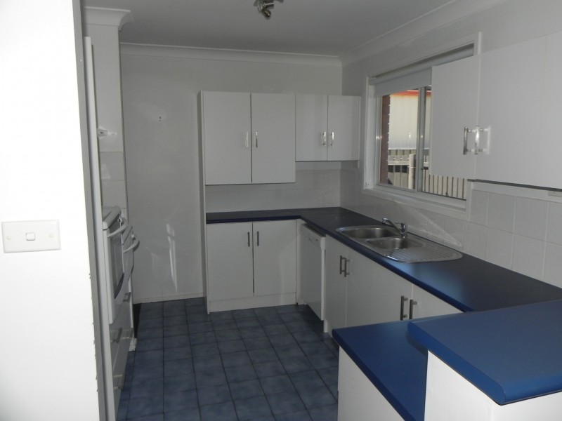 27 Merriman Drive, Yass NSW 2582