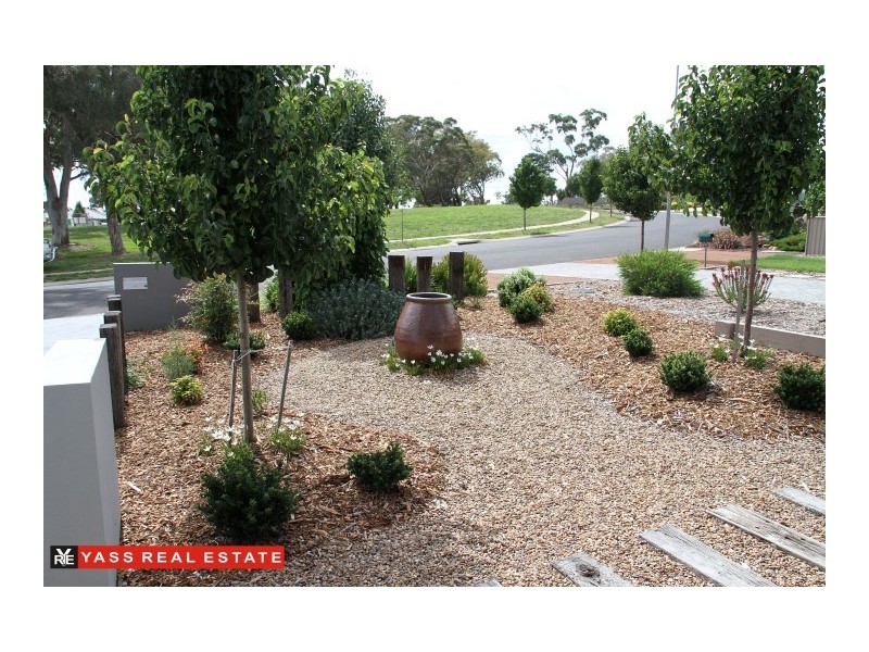 16 Burgess Place, Yass NSW 2582