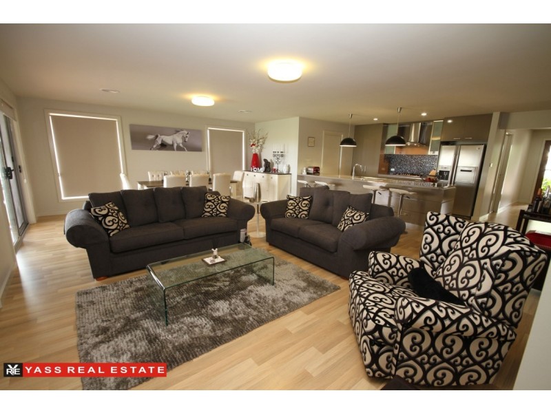 16 Burgess Place, Yass NSW 2582