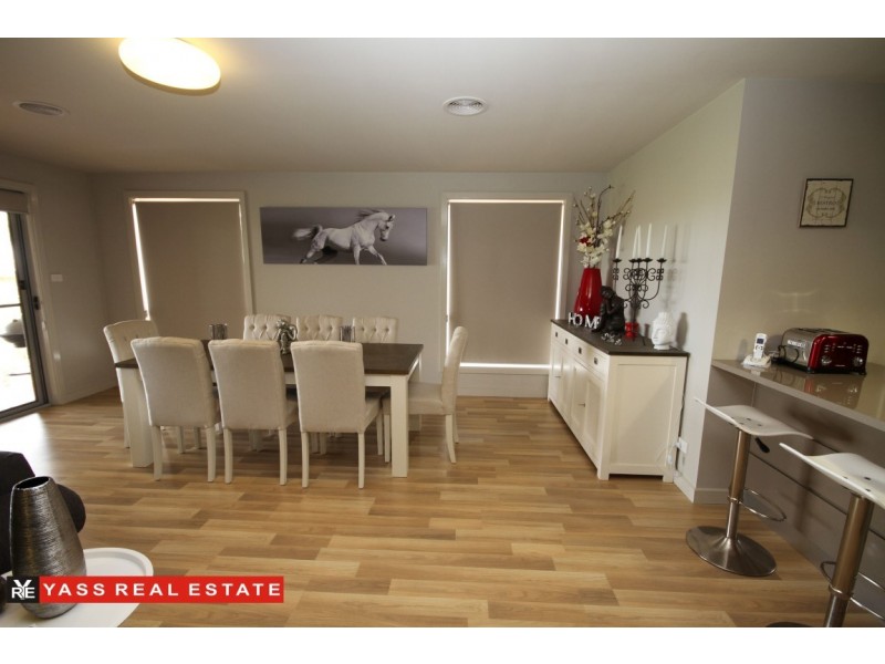 16 Burgess Place, Yass NSW 2582