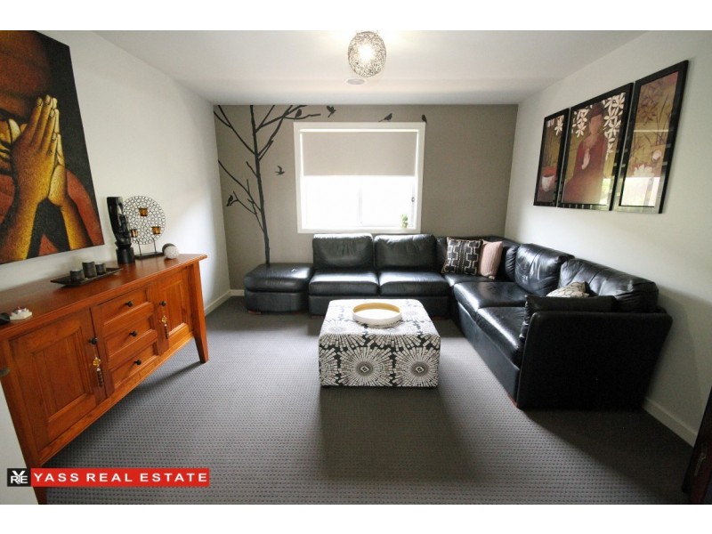 16 Burgess Place, Yass NSW 2582