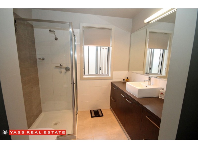 16 Burgess Place, Yass NSW 2582