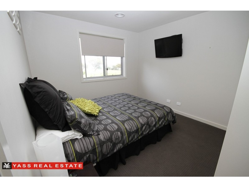 16 Burgess Place, Yass NSW 2582