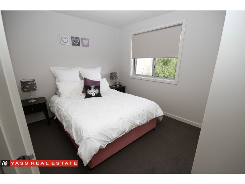 16 Burgess Place, Yass NSW 2582