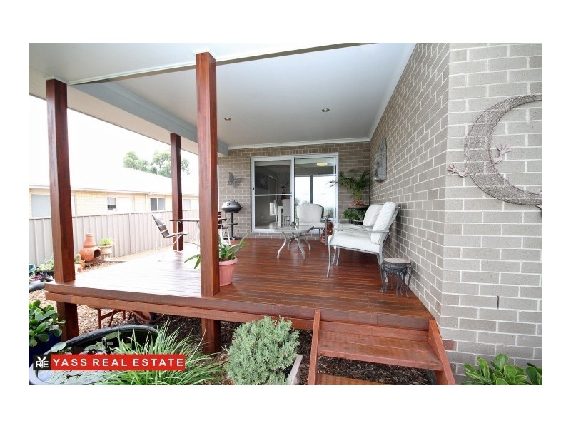 16 Burgess Place, Yass NSW 2582