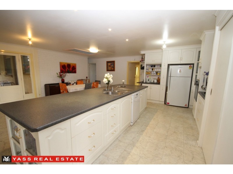 37 Cooks Hill Road, Yass NSW 2582