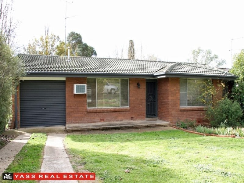 119 Rossi Street, Yass NSW 2582