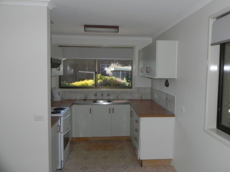 34 Merriman Drive, Yass NSW 2582