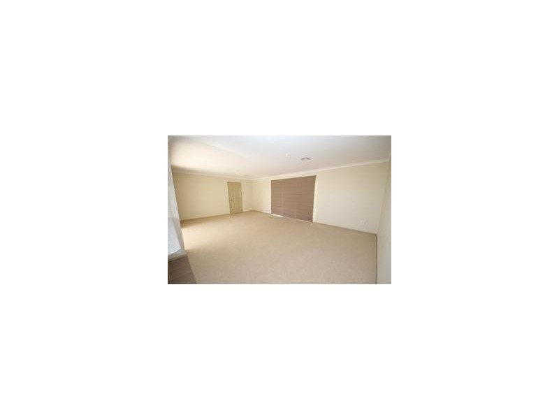 20/11 Julian Place, Yass NSW 2582