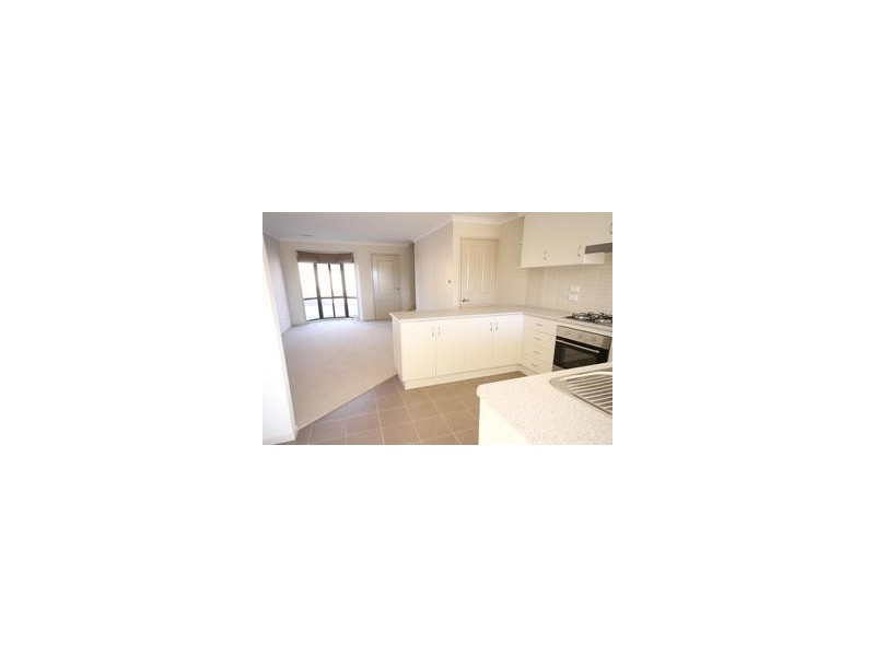 27/11 Julian Place, Yass NSW 2582